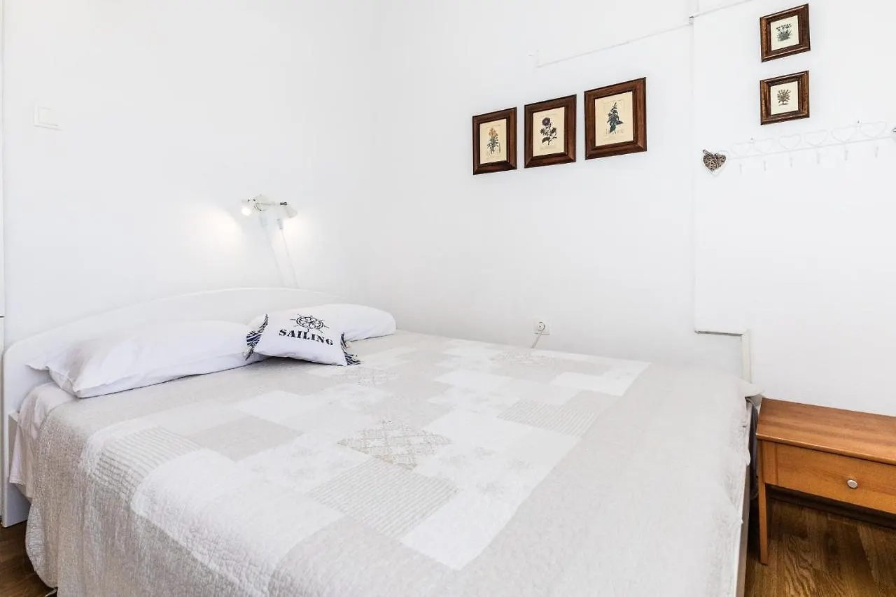 Apartmani Nadia Punat 0*,  Croatia