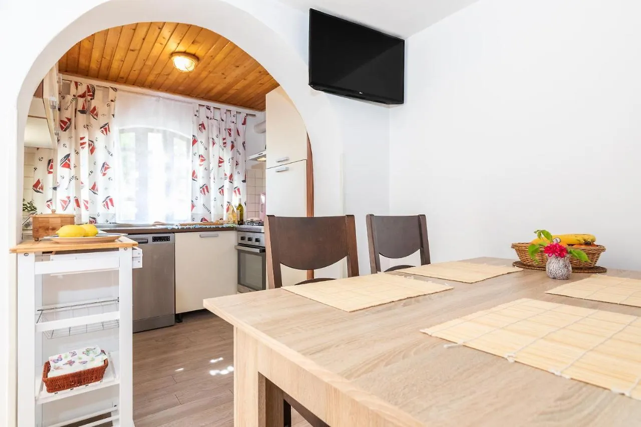 Apartmani Nadia Punat 0*,
